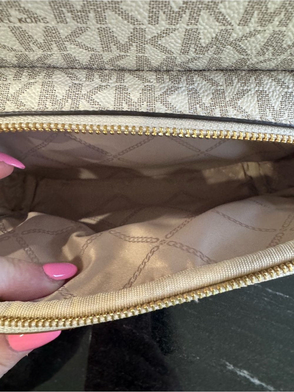 🤎MICHAEL KORS Bex Signature Backpack in Vanilla/Acorn - Picture 8 of 9